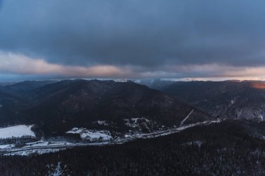 Bulutlu gökyüzü arka plan şaşırtıcı doğa manzaralı