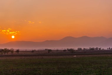Bulutlu gökyüzü arka plan şaşırtıcı doğa manzaralı