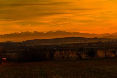 Bulutlu gökyüzü arka plan şaşırtıcı doğa manzaralı