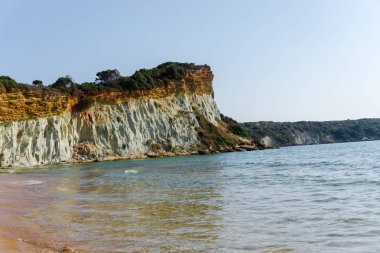 Büyüleyici doğa dağ manzaralı yeşillik ile