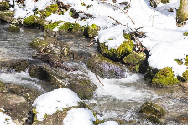 Vue Imprenable Sur Les Cascades Avec Fond Montagne Rocheuse — Photo