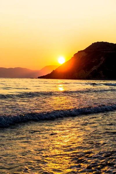 Horizont Sonnenuntergang Himmel Inselberge Und Meer Wasserwellen — Stockfoto