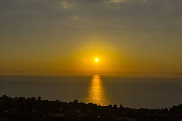 Pôr Sol Incrível Colorido Fundo Bastante Mar — Fotografia de Stock