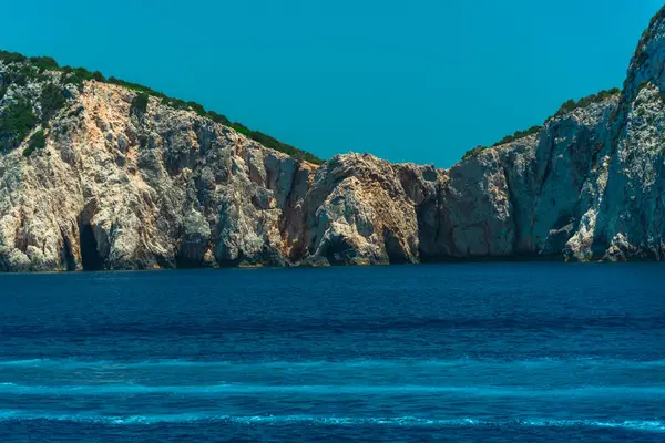 Vista Pitoresca Mar Rochas Céu Azul — Fotografia de Stock