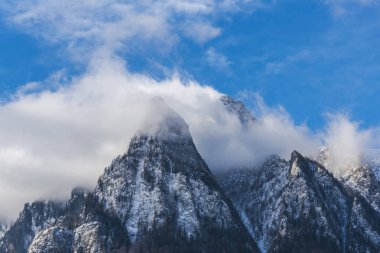 Bulutlu gökyüzü arka plan şaşırtıcı doğa manzaralı