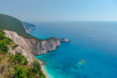 Büyüleyici doğa dağ manzaralı yeşillik ile