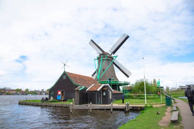 Hollanda eski yel değirmeni