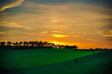 Bulutlu gökyüzü arka plan şaşırtıcı doğa manzaralı