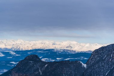 Karlı ağaçlar şaşırtıcı Doğa Manzaralı