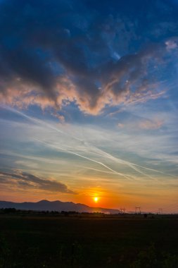 uzak dağlardan güneş ayarı ile canlı cennet