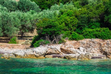 Büyüleyici doğal mavi deniz manzaralı 