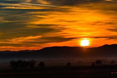 Bulutlu gökyüzü arka plan şaşırtıcı doğa manzaralı