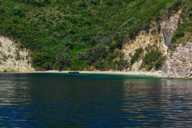 Büyüleyici doğa dağ manzaralı yeşillik ile