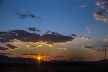 Bulutlu gökyüzü arka plan şaşırtıcı doğa manzaralı
