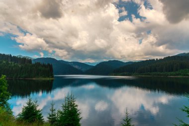 Büyüleyici doğal mavi deniz manzaralı 