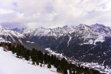 Bulutlu gökyüzü arka plan şaşırtıcı doğa manzaralı