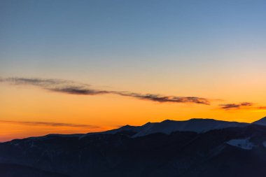 Bulutlu gökyüzü arka plan şaşırtıcı doğa manzaralı