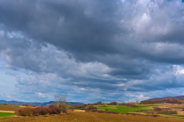 Atemberaubende Aussicht Auf Die Natur Mit Bewölktem Himmel Hintergrund — Stockfoto