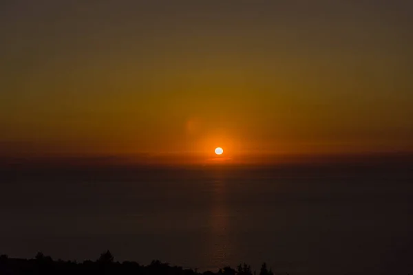 Colorido Atardecer Increíble Sobre Fondo Mar Bastante — Foto de Stock