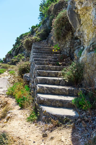 Dağa Çıkan Taş Merdiven — Stok fotoğraf