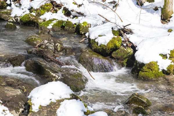 Vue Imprenable Sur Les Cascades Avec Fond Montagne Rocheuse — Photo