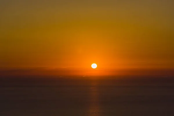 Барвистий Дивовижний Захід Сонця Досить Морському Фоні — стокове фото