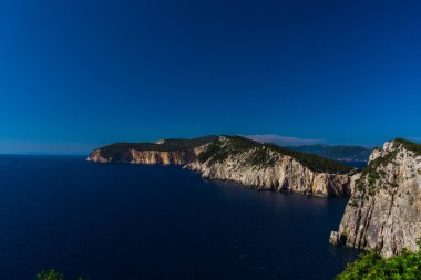 Büyüleyici doğa dağ manzaralı yeşillik ile