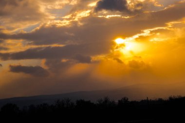 Bulutlu gökyüzü arka plan şaşırtıcı doğa manzaralı