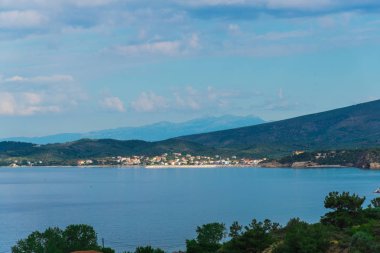 Bulutlu gökyüzü arka plan şaşırtıcı doğa manzaralı