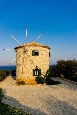 Zakynthos adasında geleneksel eski yel değirmeni, Yunanistan.