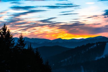 Bulutlu gökyüzü arka plan şaşırtıcı doğa manzaralı