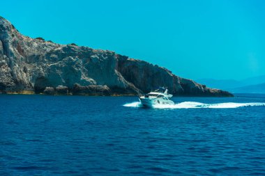 Büyüleyici doğa dağ manzaralı yeşillik ile