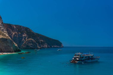 Büyüleyici doğa dağ manzaralı yeşillik ile