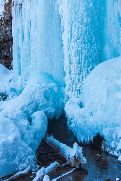 Τεράστια Κρύο Icicles Φόντο Φύση — Φωτογραφία Αρχείου