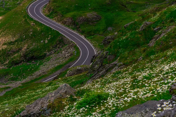 Fascinante Vista Para Montanha Natureza Com Vegetação Céu Azul Nublado — Fotografia de Stock