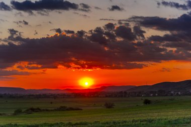 Bulutlu gökyüzü arka plan şaşırtıcı doğa manzaralı