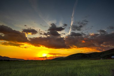 Bulutlu gökyüzü arka plan şaşırtıcı doğa manzaralı