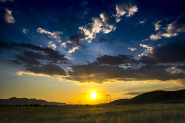Bulutlu gökyüzü arka plan şaşırtıcı doğa manzaralı