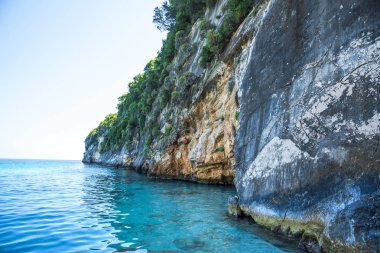 Büyüleyici doğa dağ manzaralı yeşillik ile