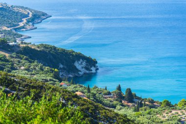 Büyüleyici doğal mavi deniz manzaralı 
