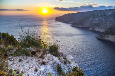 Büyüleyici doğal mavi deniz manzaralı 