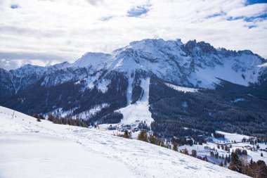 Bulutlu gökyüzü arka plan şaşırtıcı doğa manzaralı