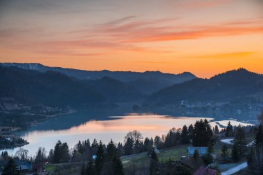 Bulutlu gökyüzü arka plan şaşırtıcı doğa manzaralı