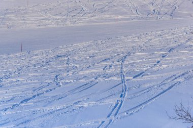 Açık havada beyaz kar parkurları