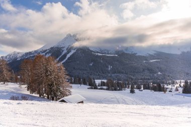 Bulutlu gökyüzü arka plan şaşırtıcı doğa manzaralı