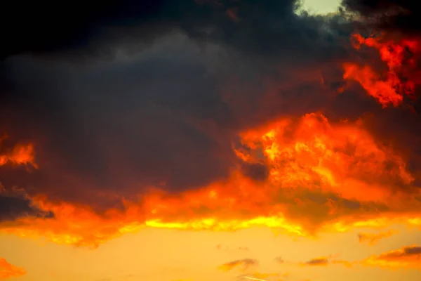 Niesamowity Widok Natura Pochmurnego Nieba Tło — Zdjęcie stockowe