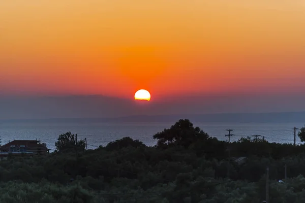 Céu Por Sol Acima Das Árvores Mar — Fotografia de Stock