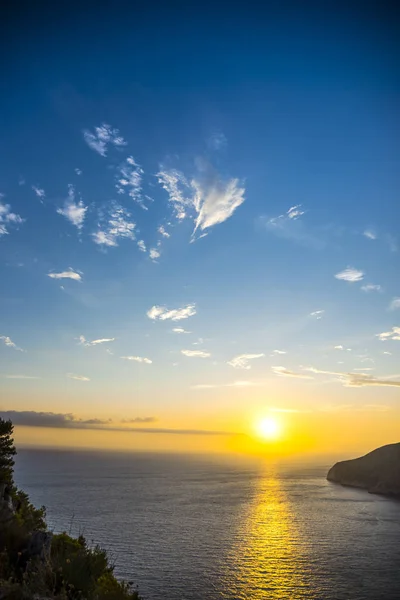 Atemberaubende Aussicht Auf Die Natur Mit Bewölktem Himmel Hintergrund — Stockfoto