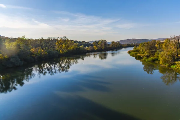 Increíble Vista Naturaleza Con Hermoso Lago Prado Del Bosque — Foto de Stock