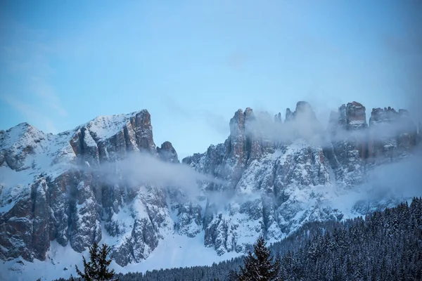 Fascinante Natureza Montanhas Vista Com Céu Azul Nublado — Fotografia de Stock